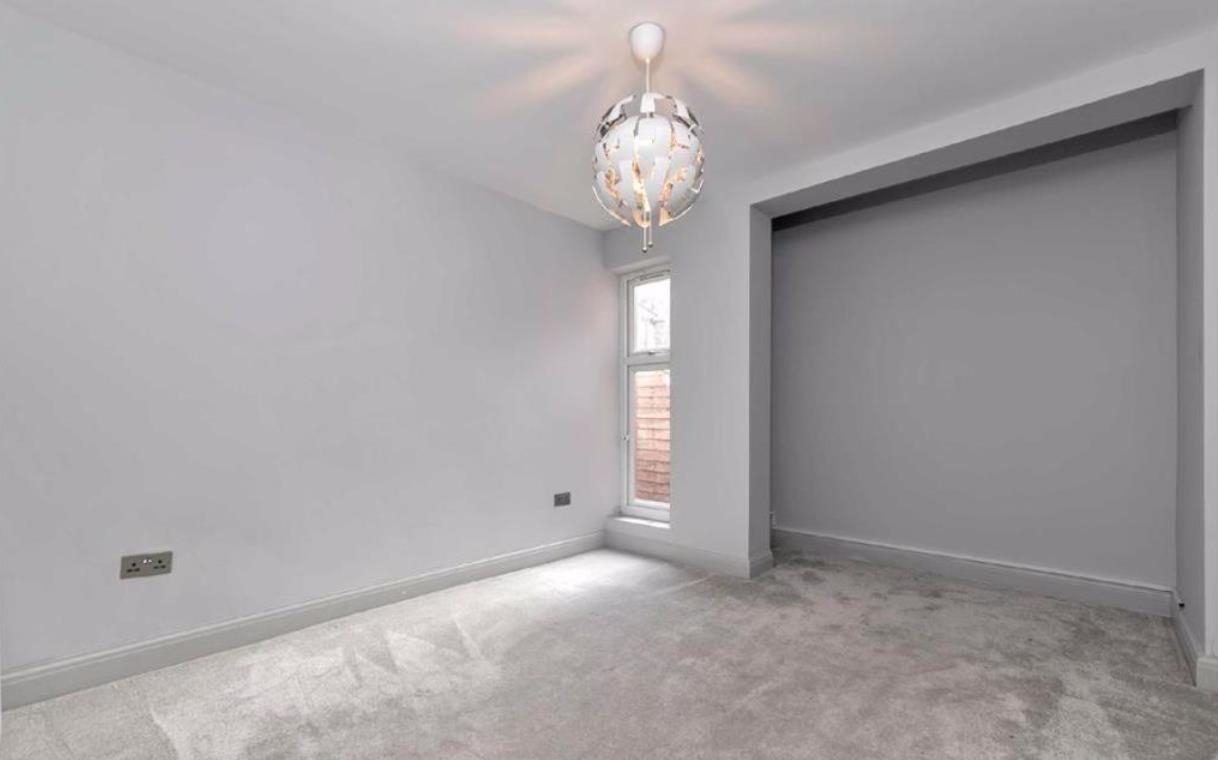 Goodwyn Avenue, Mill Hill, NW7, London